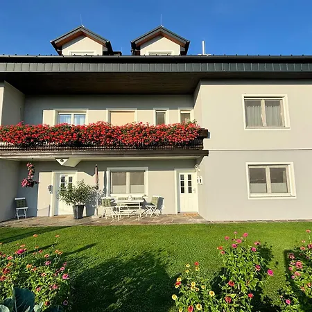 Ferienzimmer Trummer ホームステイ *