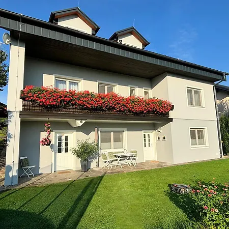 ホームステイ Ferienzimmer Trummer フュルステンフェルト